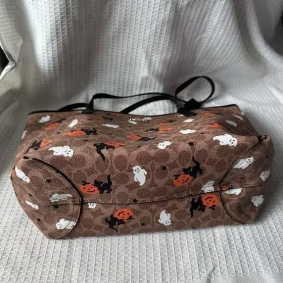 Coach Tote In Signature Canvas With Halloween Graphic Bag Purse - Picture 9 of 9
